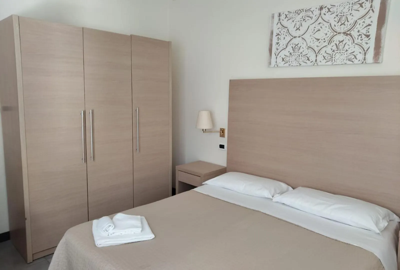 Hotel Garisenda B&B - In Centro A Riccione - Itália