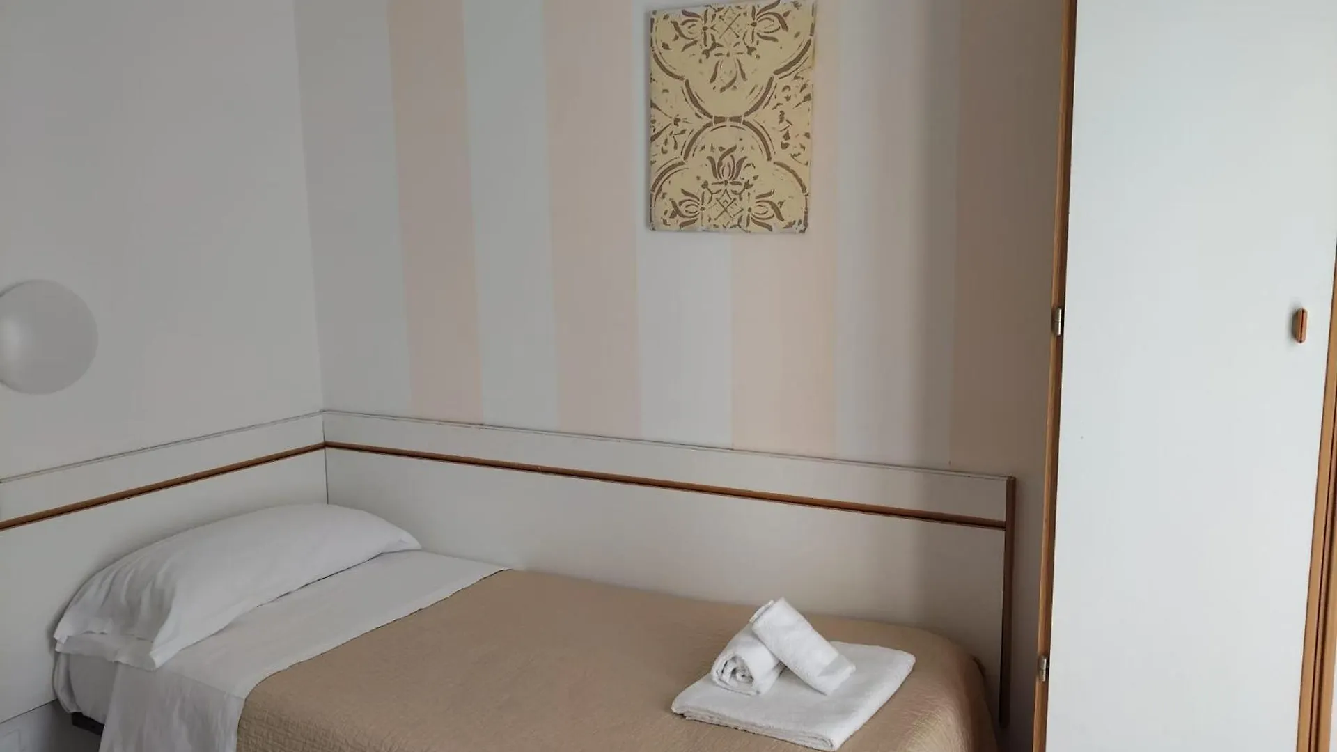 Hotel Garisenda B&B - In Centro A Riccione -