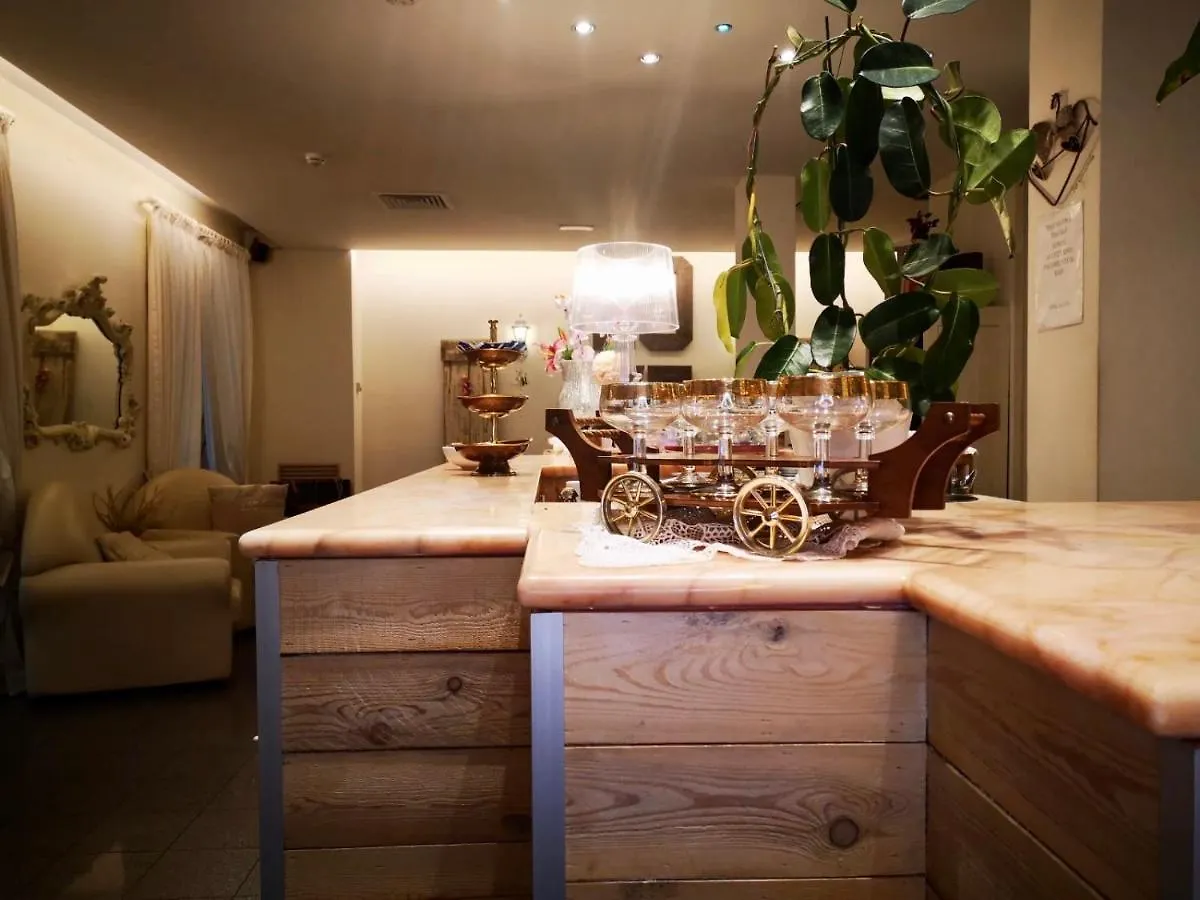 Hotel Garisenda B&B - In Centro A Riccione - Italië