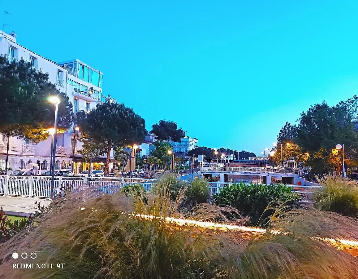 ***  Hotel Garisenda B&B - In Centro A Riccione - Italy