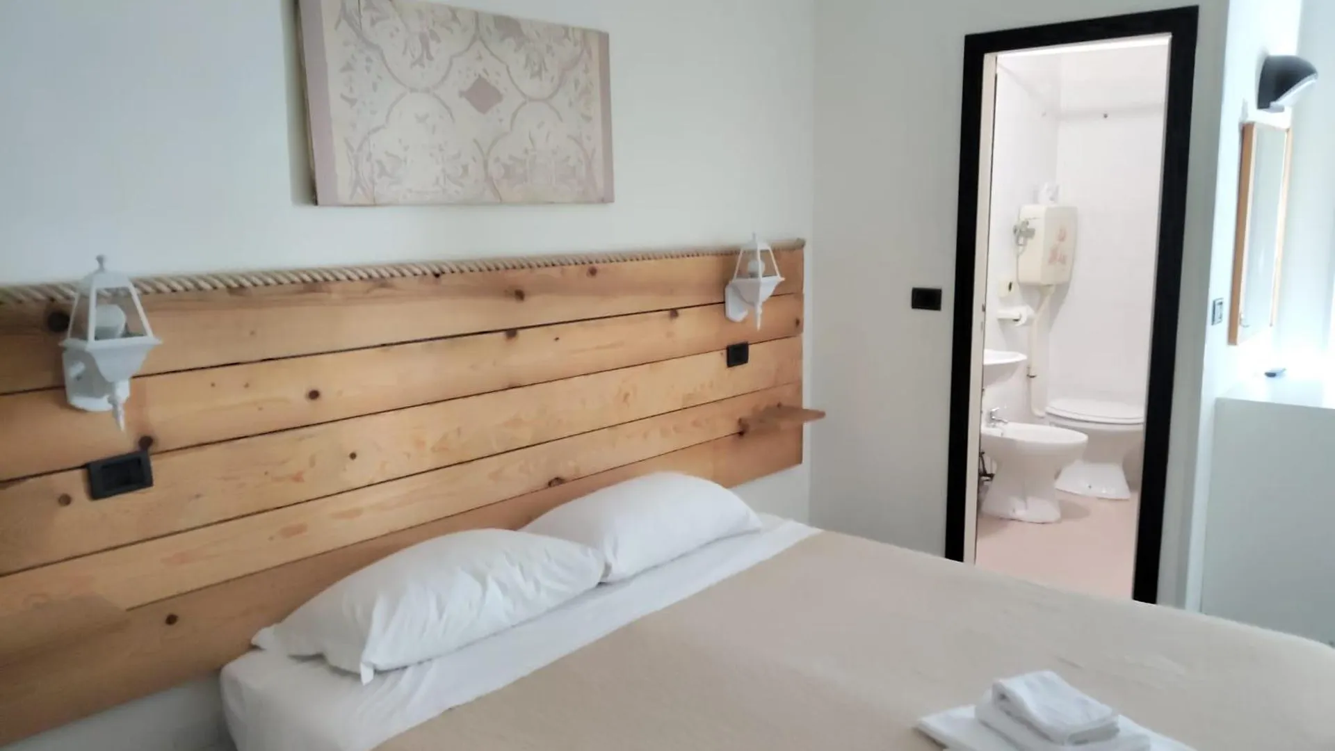 Hotel Garisenda -B&B&Brunch in centro a Riccione- 3*, Riccione Italia