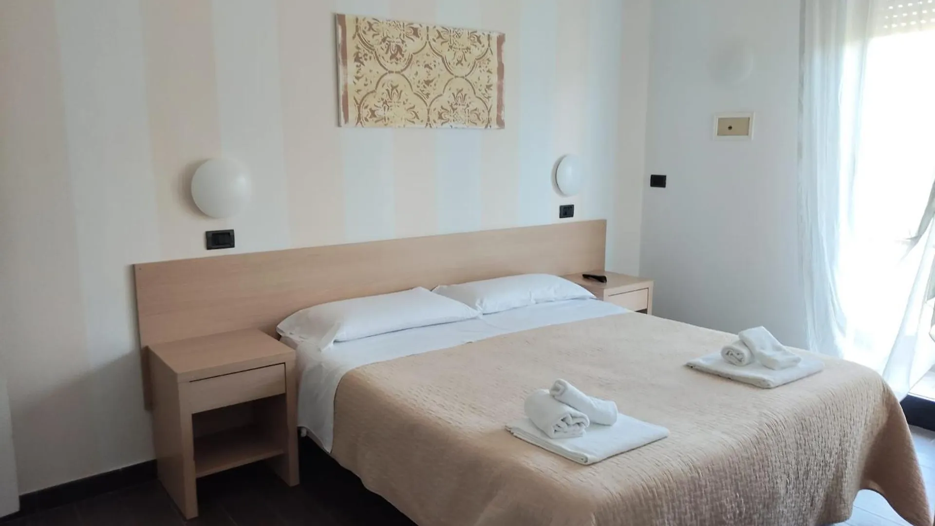 Hotel Garisenda -B&B&Brunch in centro a Riccione-
