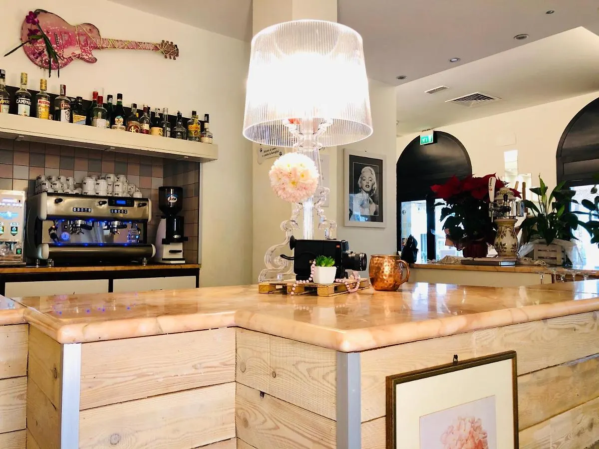 Hotel Garisenda -B&B&Brunch in centro a Riccione- 3*, Riccione Italia